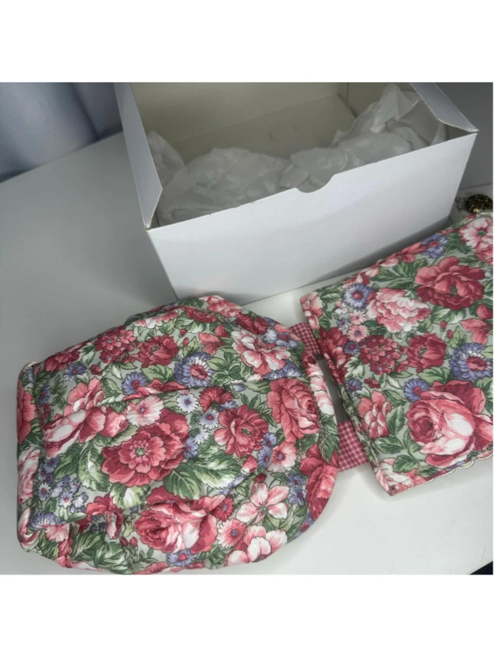 New Vintage Handmade Quilted Floral Seeing Fabric Basket & Magnetic Pin Cushion